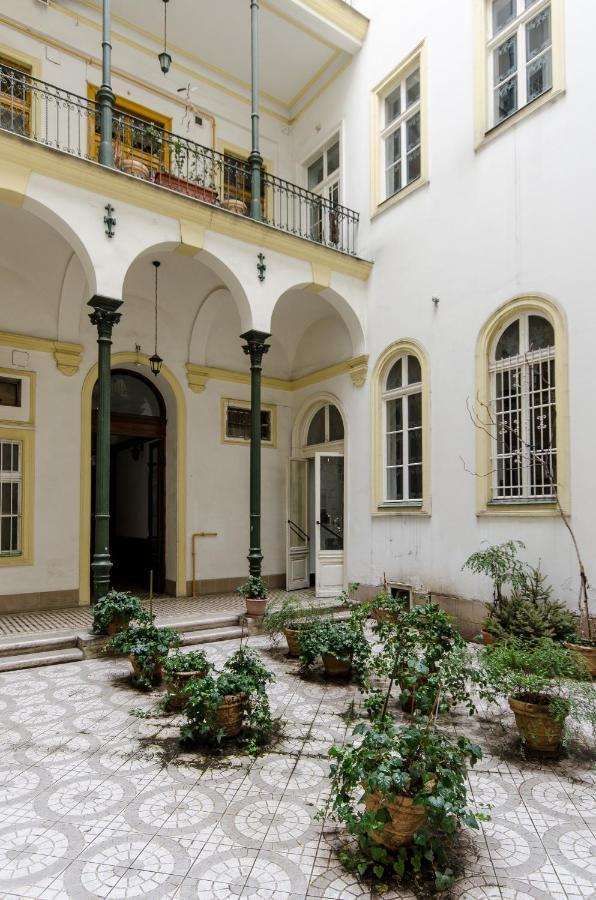 Studio Next To Opera House A26 Budapest Exterior photo